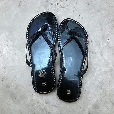 ağ kablok: Qara rəngli qadın şip-şip (flip-flop) sandallar - Rəng: parlaq qara - — 1