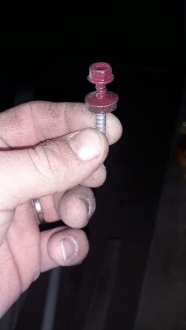 Другие строительные материалы: Dam ortuyu ucun şurublar satilir.5-6 packadir,hamisi eyni rengdedi ve — 2