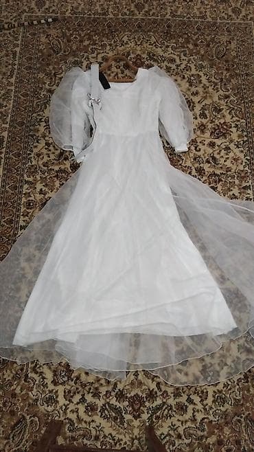 Əla paltardı 1 defe nişana geyilib 150 m almisam real aliciya endirim