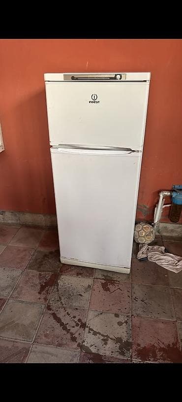 server satışı: ISoyuducu satilir Qiymeti 199 Azn unvan Mestaga. 🦄S. Esi. ndesit — 1