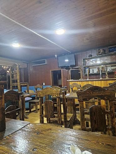 Ofisiant tələb olunur, 18-29 yaş, 3-5 illik təcrübə