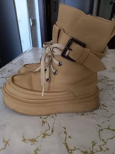 sari batinka: Brend: NORMANCHO Model: qalın altlı bağcıqlı bot Rəng: bej Material — 2