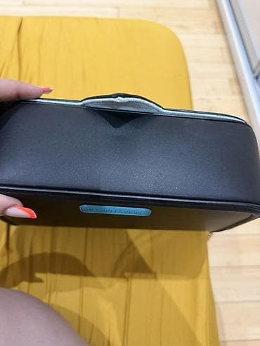 Digər aksesuarlar: Qara çiyin çantası – qalın relyef “göz” naxışlı ön panel - Rəng: qara — 2