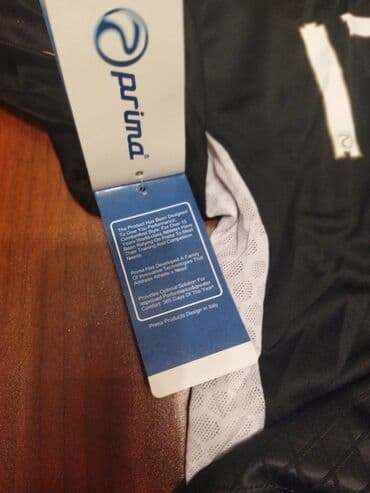 футбольная форма новая: Futbol oyunu dəsti.Yenidir etiketi üstündə.Yaxası üçbucaq formasında — 11