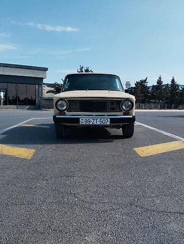 traktor diski: VAZ 2101 sedan - Kuzov: bej rəng, 4 qapı, xrom ön-arxa bamperlər — 1
