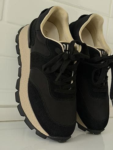 Miu Miu qadın krossovkaları Yenı geyınılmemiş.38 olcu.boyuk oldugu