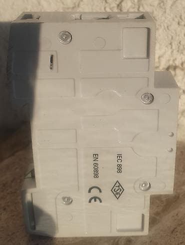 pnevmatik acar: “Siemens” markarlı elektrik avtomat açarları satılır. İçərisində — 4