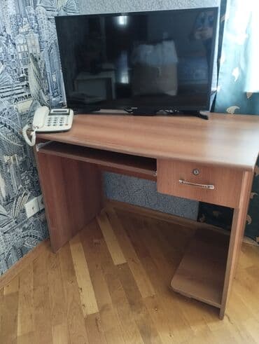 komputer kurslari ehmedlide: Kompüter masası, İşlənmiş, Açılmayan, Taxta, Dördbucaq masa — 4