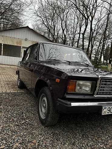 Su nəqliyyatı: VAZ 2107 sedan - Gövdə: 4 qapılı sedan, klassik dizayn - Rəng: tünd — 2
