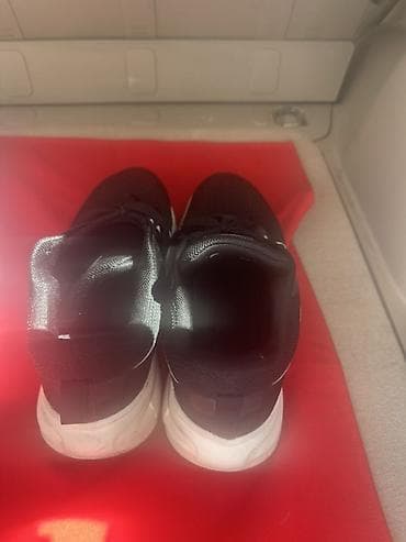 Личные вещи: Nike Pegasus 40 kişi qaçış krosovkası - Rəng: qara üst, ağ orta/alt — 2