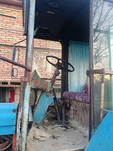 авто volkswagen: Kənd təsərrüfatı üçün universal təkərli traktor - Kabinəli, panoram — 2