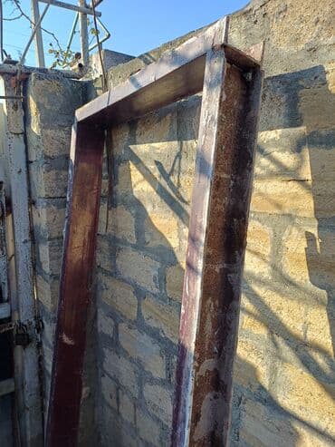 ev divar dekorlari: Seyf qapı 
Hündürlüyü 2metr. eni 90 — 3