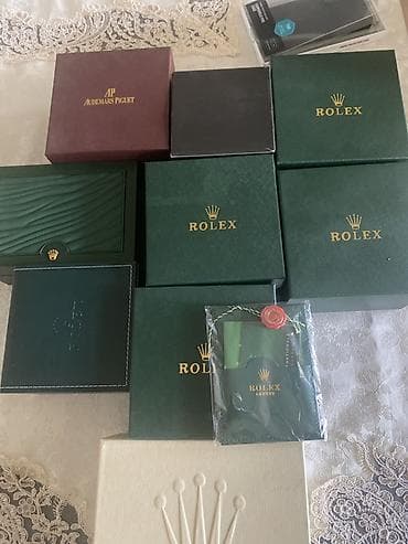 Brend saat qutuları və aksesuar dəsti - Rolex markasına aid çoxsaylı