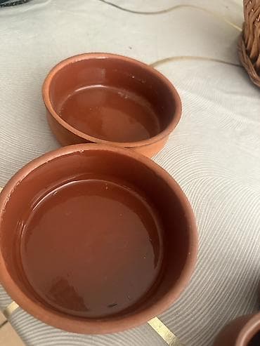 Məhsul: Gil güveç qabları (2 ədəd) Təsvir: - Material: Təbii gil, iç lalafo.az -da Məhsul: Gil güveç qabları (2 ədəd) Təsvir: - Material: Təbii gil, iç