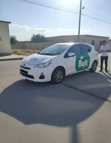 surucu yaninda komekci: Taksi sürücüsü tələb olunur — 2