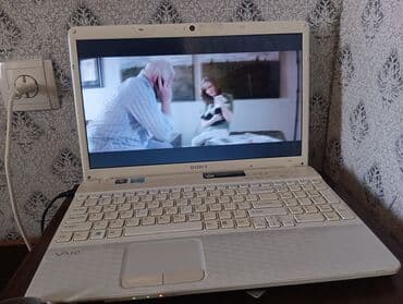 ноутбук баку: Sony VAIO noutbuk - Rəng: ağ - Ekran: təxminən 15.6" LED (matris — 1