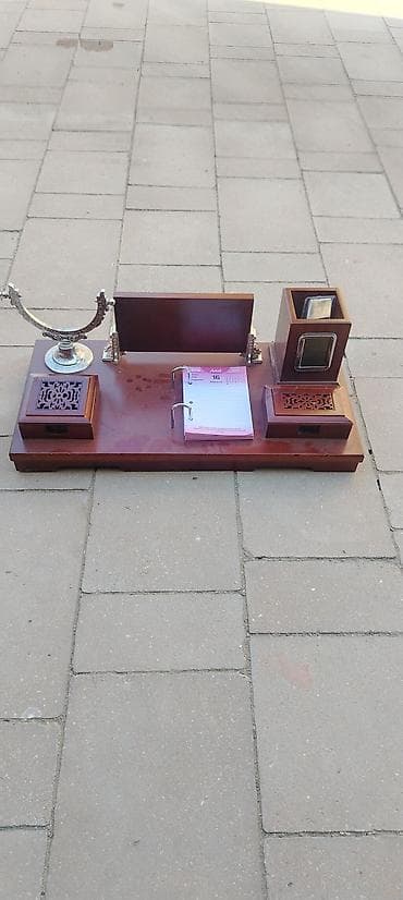 qelemler: Masa üçün taxta ofis dəsti - Material: cilalı tünd ağac, metal — 1
