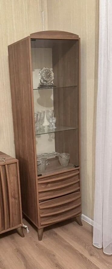 aptek vitrin: Şüşəli dolab vitrini — 1