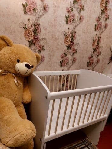 Beşiklər: Oğlan və qız üçün, İşlənmiş, Dördbucaq, Beşik, Dəstsiz, Matrassız, Yellənmə mexanizmsiz — 2