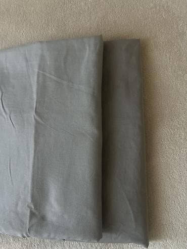 Güzgülər: Boz rəngdə pərdə istifade olunub. sadece reng tonu biraz ferk var iki — 2