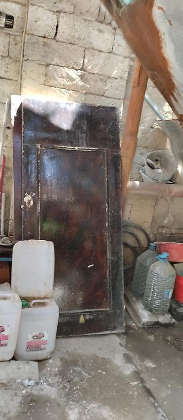 Taxta giriş/otaq qapısı - Material: tam taxta (masiv), tünd qəhvəyi