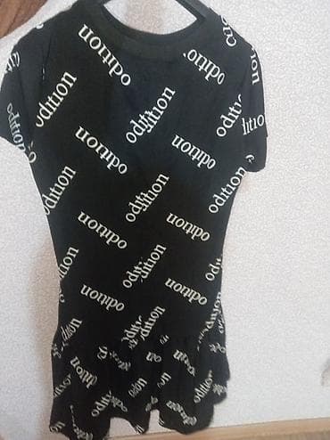 Женская одежда: Qara rəngli, qısaqoll, rahat kəsimli qadın paltarı. Bel xəttindən — 4