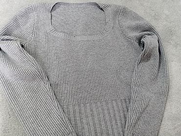 kargo şalvar: Bershka qadın köynəyi və svitşörtü. Hərəsi beş manatdır. 1) Köynək — 8