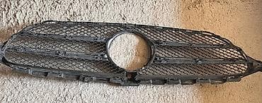 Mercedes W205 radiator barmaqlığı — 2
