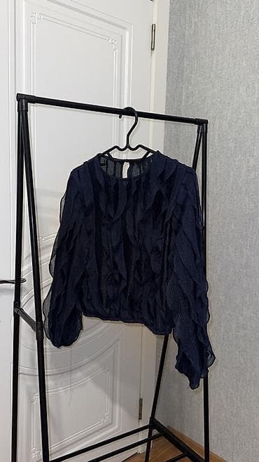 Svitşotlar: Qadın bluzu – tünd göy rəng - Model: şifon fakturalı, dalğalı/volanlı — 1