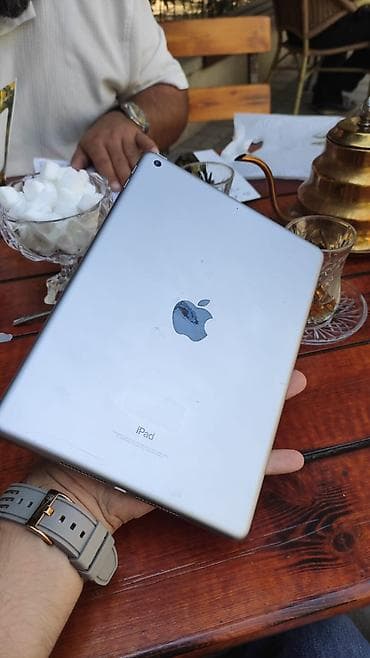 iphone x ekran: Barter var Apple iPad planşet Xüsusiyyətlər: - 9.7 düymlük Retina — 2