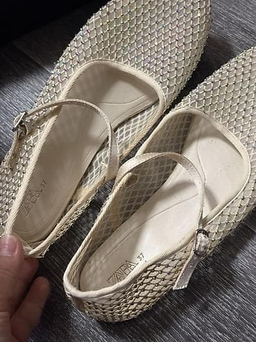 zara ayaqqabı: Zara brendindən qadınlar üçün bej rəngli, torlu baletkalar. Bu — 1