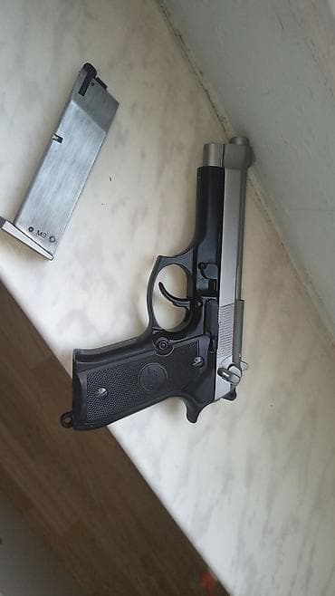 Model: (Beretta üslubunda) oyuncaq airsoft tapançası