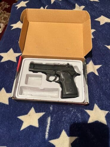 esger sekili cekmek: Bağlamada təqdim olunan oyuncaq/atraksion tipli tapança maketi — 1