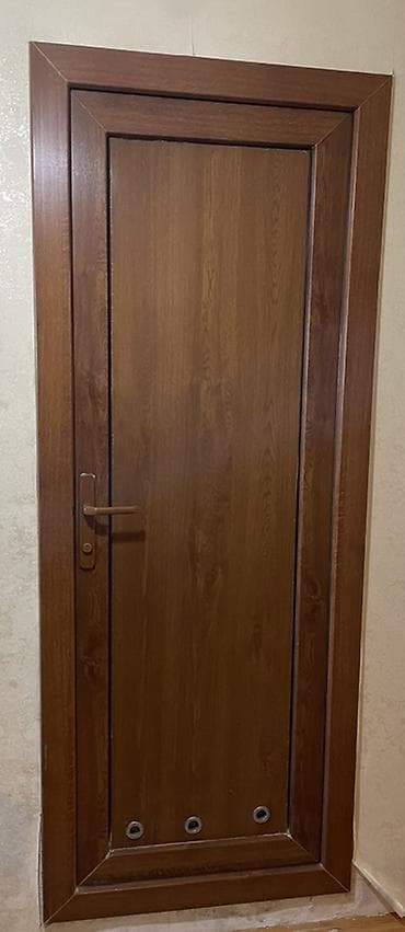 Сантехника: Işlənmiş PVC qapı – taxta teksturalı, tünd qəhvəyi rəngdə - Material — 1