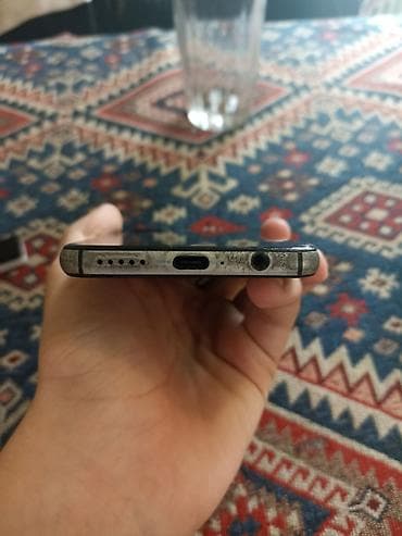 infinix note 30 vip: Telefonun Arxa şüşəsi Çatdı Yaddaş 64gb Ram 4gb başqa hecbir Problemi — 4