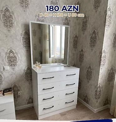 Ağ rəngdə gözəl dizayna malik tualet masası/komod və böyük güzgü