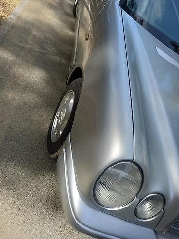 Mercedes-Benz E-Class: 2 l | 1997 il Sedan