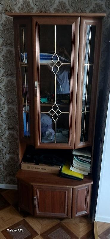iskaf: Künc vitrin şkaf - Material: ağac fakturalı MDF/laminat - Rəng: tünd — 4