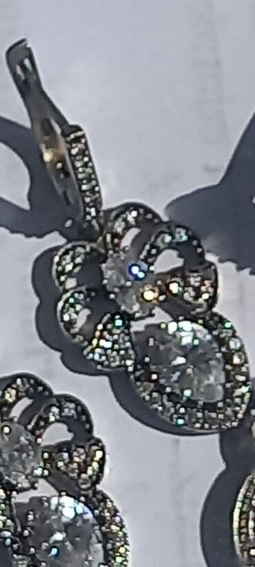 1 грамм золота цена 585 в баку: Gümüş dəst "üzük, sırğa və həmayil" dəsti satılır. Üzüyün ölçüsü 8.5 — 26