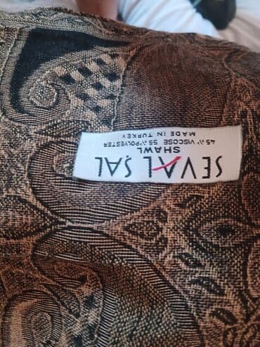 женские вязаные снуды: Şal paisley naxışlı boz rəngdədir. Yumşaq parça 55% polyester və 45% — 4