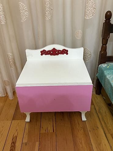 divar dolabı: Tecili satilir. Her biri temiz seliqeli qalib masa stolundan basqa — 5