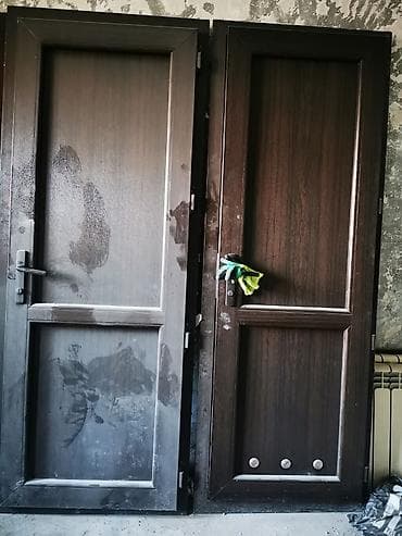 Məişət və ofis istifadəsi üçün iki ədəd daxili qapı dəsti. -