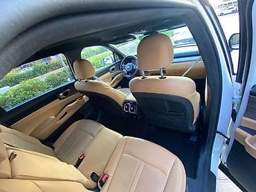 2107 farası: Kia Sorento – ağ rəngli, yeni loqolu kuzov. Geniş və müasir 7 yerlik — 8