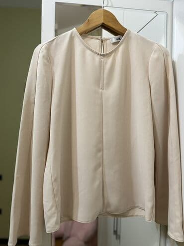 Bej rəngli qadın bluzası - Klassik dairəvi yaxa - Ön hissədə vertikal lalafo.az -da Bej rəngli qadın bluzası - Klassik dairəvi yaxa - Ön hissədə vertikal