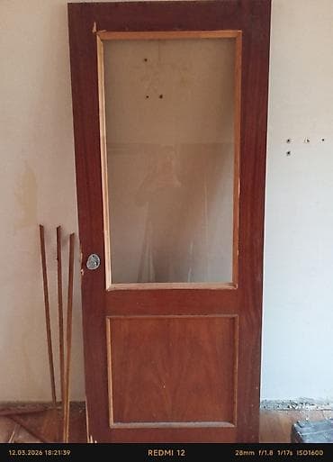 Tavan: Məhsul: Taxta otaq qapıları (şüşəli və taxta panelli modellər) — 2