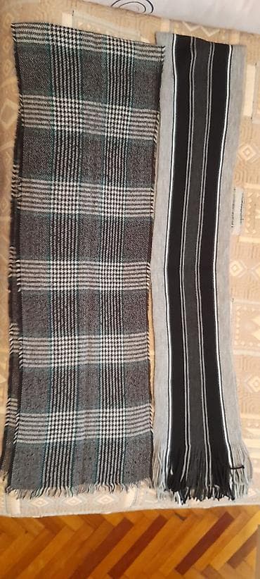 Sarf.ikisi 2 azn.insaatcilar metrosu yaxinliginda KFC qarsisinda