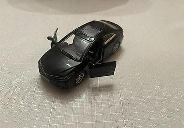 şaxta baba oyuncagi: Metall oyuncaq maşın – sedan model - Material: tökmə metal gövdə — 2