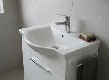 Divar tipli hamam/lavabo dəsti - Material: sanitar keramik (ağ rəng)