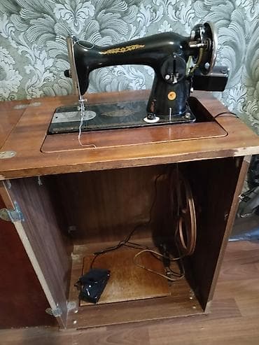 elektirik matorlar: Elektrik mühərrikli klassik tikiş maşını və masası - Quraşdırılmış — 4
