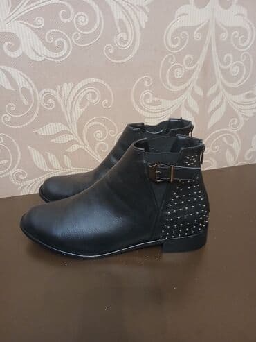 qadın üçün daflkot: Qadın qısa çəkmələri - Rəng: qara - Model: bilekyanı bot - Material — 6